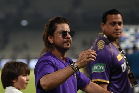 Ipl Shah Rukh Khan Celebrates Kkr Triumph With Victory Lap At