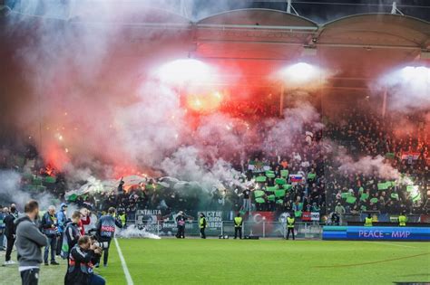 Ausschreitungen gewalttätiger Fans bei Sturm Graz Spiel Fußball