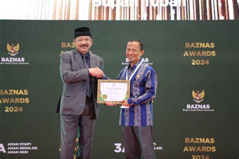 Pj Bupati Lombok Timur Raih Penghargaan Bergengsi Di Baznas Award