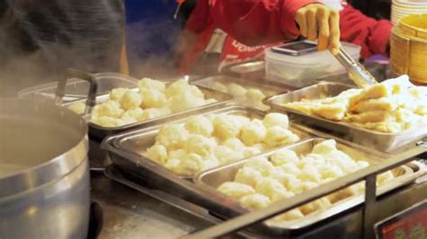 Chef Stuffing Chinese Dumplings Yaowarat Road Chinatown Popular Travel Destination —— 库存视频 ©