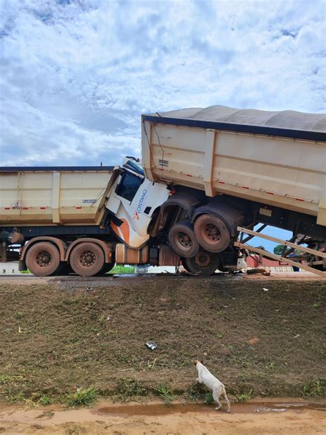 Tr S Carretas Se Envolvem Em Acidente Na Br Em Guarant Do Norte