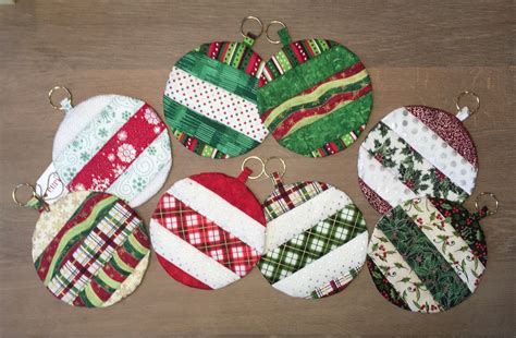 Quilted Holiday Ornament Hot Pads Potholders Sold In Pairs Etsy Canada Sewn Christmas