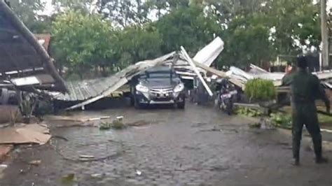 Puting Beliung Di Sumedang Sapu Atap Makosat Brimob Polda Jabar Hingga