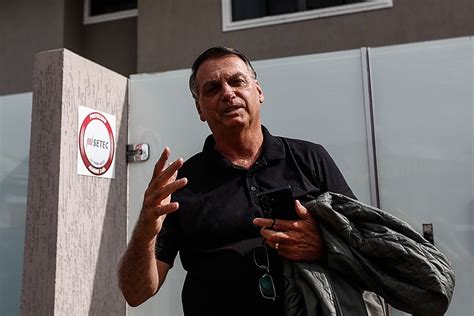 Bolsonaro fica em silêncio na PF em depoimento sobre suposto golpe TNH1