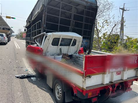 新聞 彰化發生小貨車撞進大貨車底驚悚車禍 駕駛送醫不治 Ptt Hito