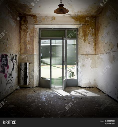 Empty Room, Interior Image & Photo (Free Trial) | Bigstock