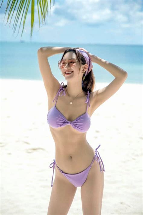 Á hậu Hà Thu diện bikini khoe sắc vóc tuổi 29