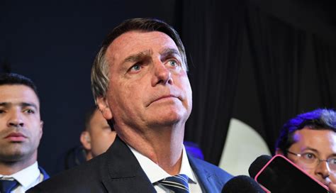 Bolsonaro aciona o TSE e pede anulação de votos de parte das urnas das