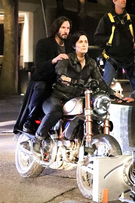 Matrix 4 Filming Photo Reunites Keanu Reeves And Carrie Anne Moss