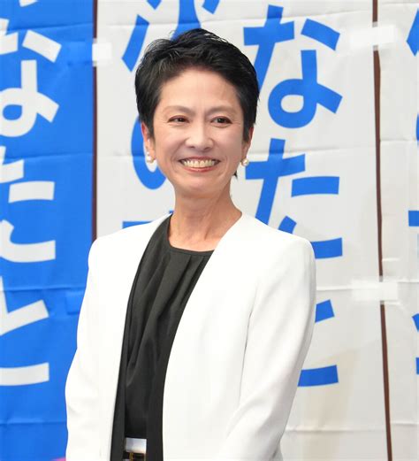 都知事選落選の蓮舫氏が笑顔で登場 選挙戦略「間違いはなかった」 スポーツ報知