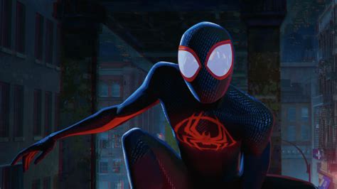 Spider Man Across The Spider Verse Oppose Spider Spider Dans Une