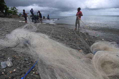 Foto Nelayan Tidak Melaut Akibat Cuaca Buruk