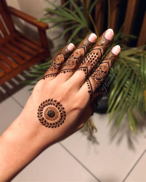 Minimal Circle Henna Shaadiwish