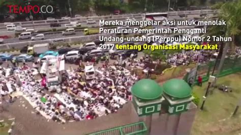 Massa Aksi 299 Gelar Salat Jumat Di Depan Dpr Video Dailymotion