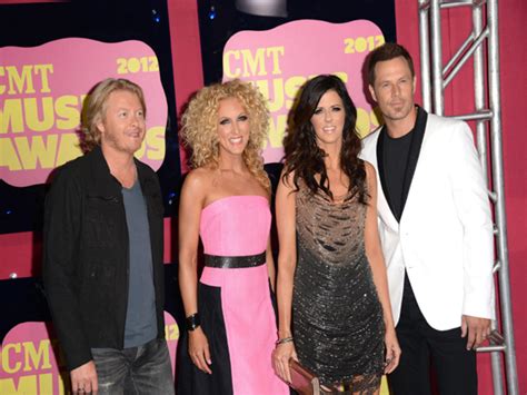 Cmt Awards 2012 Red Carpet