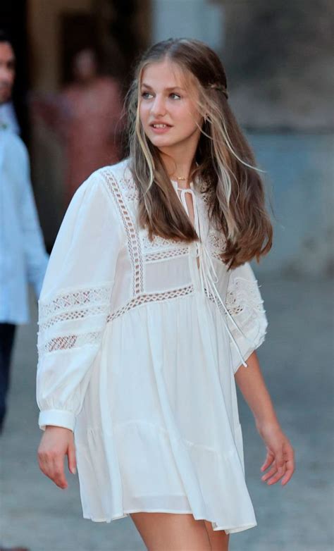 Princess Leonors Dress In Mallorca Simple Elegant And Sophisticated