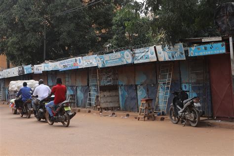 Manifestantes Atacan La Embajada De Francia En Burkina Faso