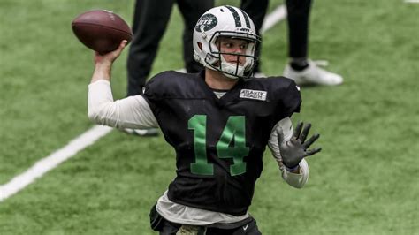 Jets QB Sam Darnold Hopeful To Play Sunday Vs Titans