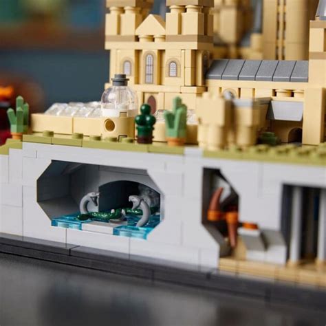 LEGO Micro Build Of Hogwarts Castle And Grounds Previewed In LEGO Japan