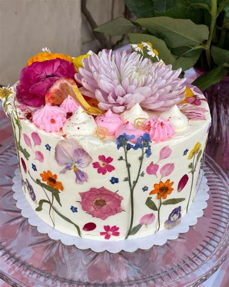 Pin By 🤌😐 On Moods Pretty Birthday Cakes Cute Birthday Cakes Cute Desserts