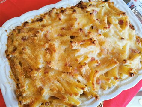 Pasta al forno besciamella e prosciutto - Camelot in cucina