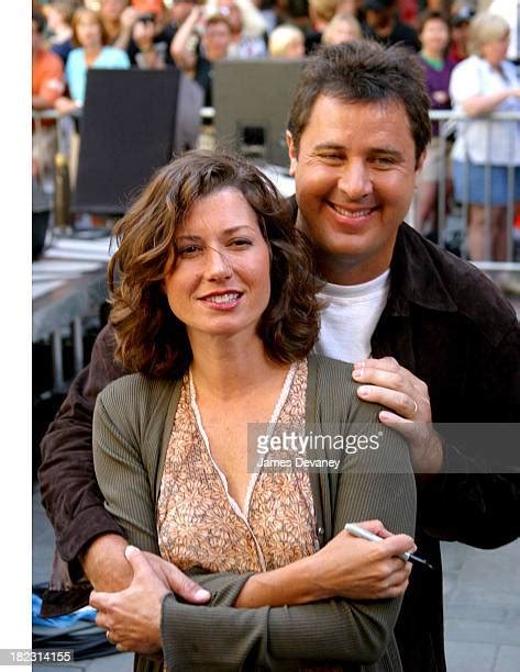 27 Amy Grant And Vince Gill Perform On The Today Show Summer Concert Series July 12 2002 Stock