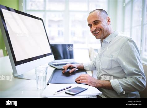 Graphic designer using computer Stock Photo - Alamy