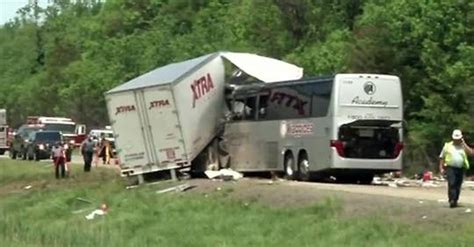 Vidéo Collision mortelle entre un autocar italien et un camion en