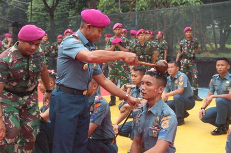 Komandan Batalyon Kapa Marinir Pimpin Upacara Kenaikan Pangkat