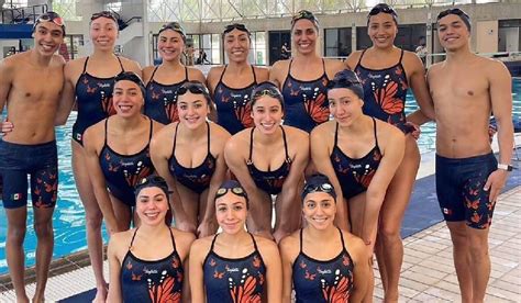 Nuria Diosdado y el equipo de natación artística venden trajes de baño