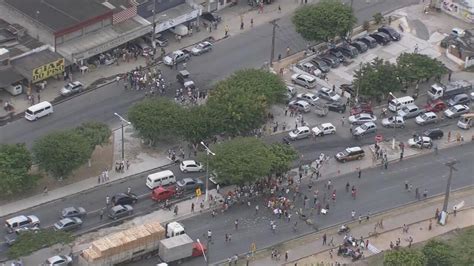 Vídeo Protesto De Feirantes De Abreu E Lima Provoca Engarrafamento Na