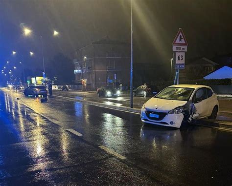 Ferrara Provoca Un Incidente Grave In Via Modena E Fugge E Caccia Al