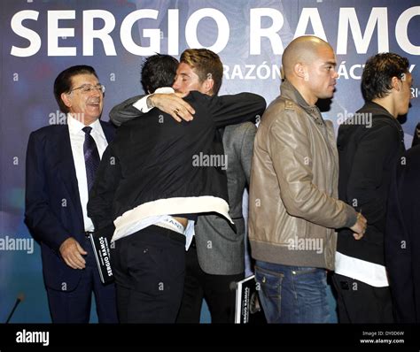 Sergio Ramos Pr Sente Sa Nouvelle Biographie Dans La Bo Te Vip Au