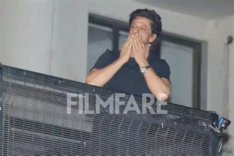 Shah Rukh Khan Greets Fans At Midnight On His Birthday See Pics