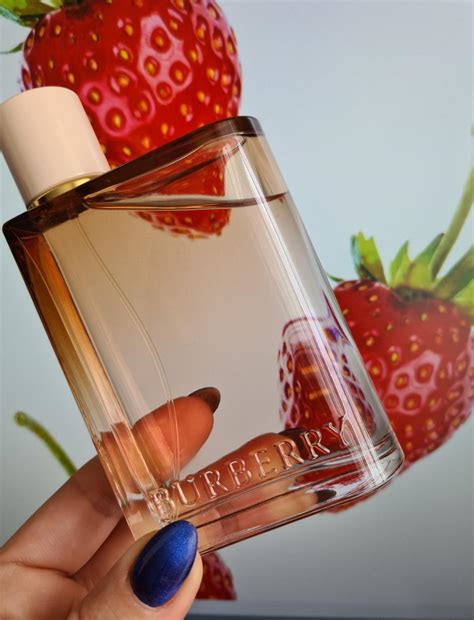 Burberry Her Intense Burberry Fragancia Una Fragancia Para Mujeres 2019