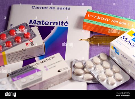 PREGNANT WOMAN TAKING MEDICATION Stock Photo Alamy