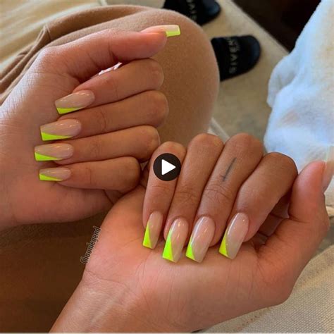 Nageltrends Om Op Te Letten Voor Deze Zomer Neonnagels Nagels Gel