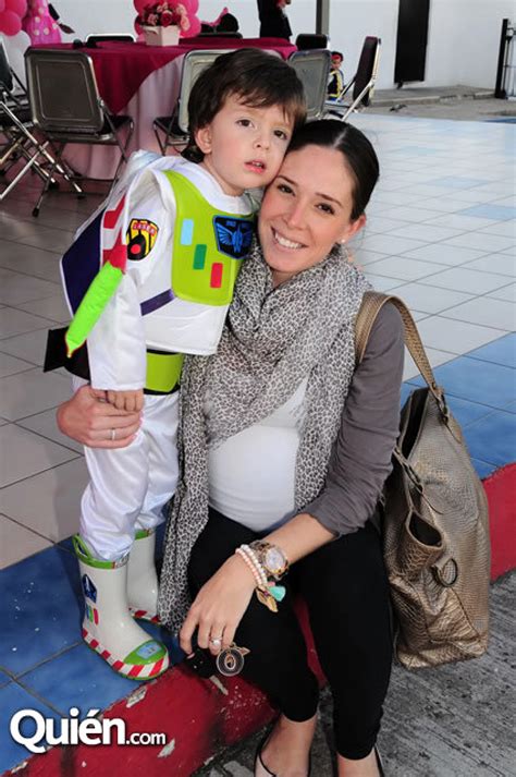Valentina Barrera festeja al estilo de Minnie Mouse