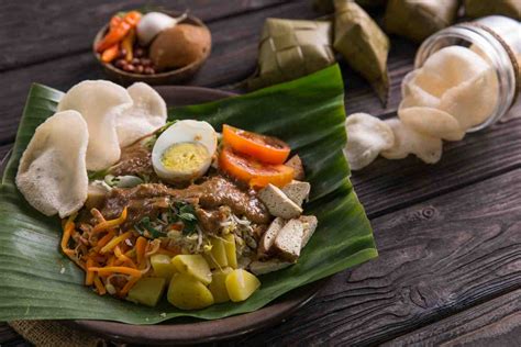 Pecel Sayur Kerupuk Udang Menu Ramadhan Simpel