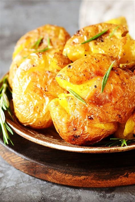 16 Receitas de Batata Ao Murro MAIS Variações Que Desmancham Na Boca