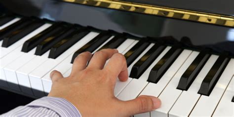 How to Improve Left Hand Piano Playing - Learn to Play an Instrument ...