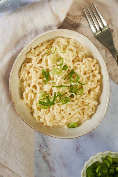 10 Minute Creamy Ramen Made With Only 4 Ingredients