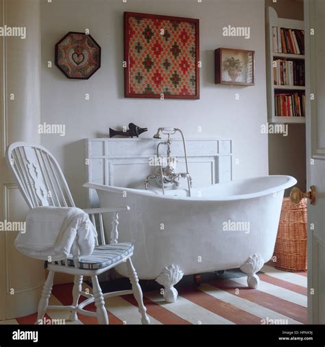 Old Fashioned Bathtub Hi Res Stock Photography And Images Alamy