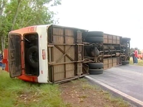 G1 Acidente Com ônibus Intermunicipal Deixa Um Morto E 25 Feridos No