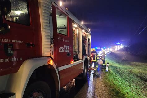 Verkehrsunfall Eingeklemmte Person Freiwillige Feuerwehr Neukirchen