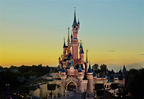 Why Disney Would Like You To Forget Disneyland Paris' Opening Day ...