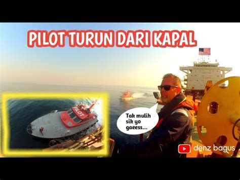 PROSES PILOT PANDU KAPAL TURUN DARI ATAS KAPAL PELAUT INDONESIA