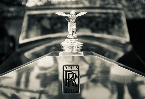 Close up of Rolls Royce Logo and Emblem on Car · Free Stock Photo