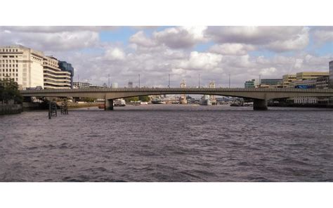 The Meaning Behind the Traditional Song, “London Bridge Is Falling Down”