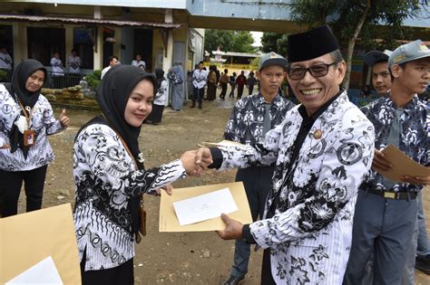 Upacara Memperingati Hari Guru Nasional Dan Hut Pgri Yang Ke 77 Smk